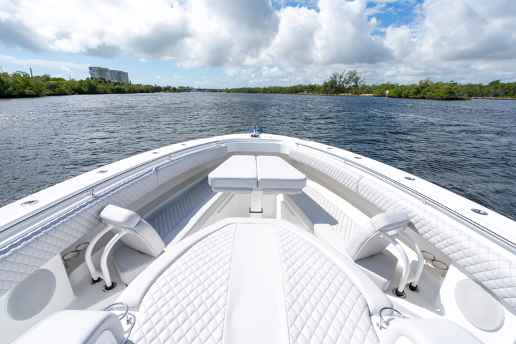 42 Lujo Yacht Photos Pics 