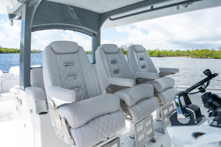 42 Lujo Yacht Photos Pics 