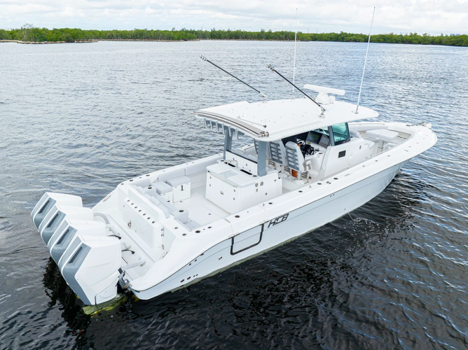 42 Lujo Yacht Photos Pics 