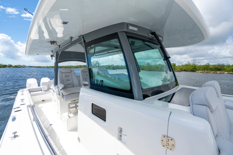 42 Lujo Yacht Photos Pics 