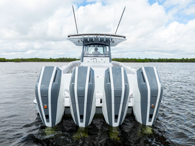 42 Lujo Yacht Photos Pics 