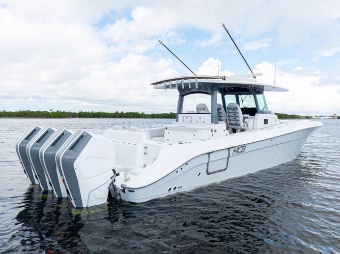 42 Lujo Yacht Photos Pics 