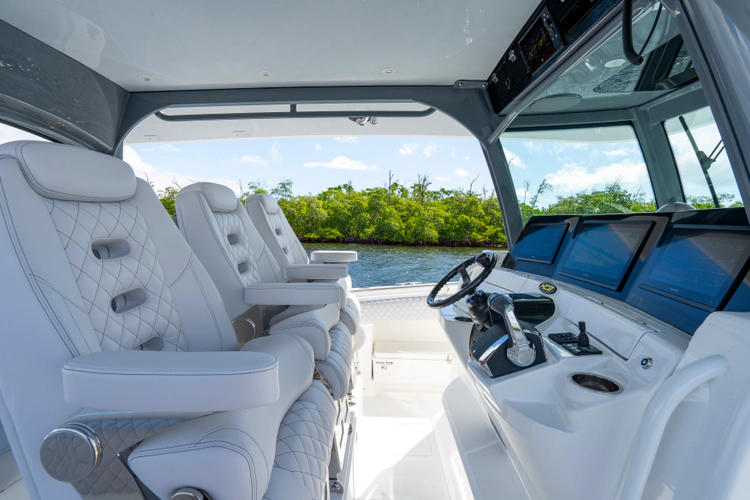 42 Lujo Yacht Photos Pics 