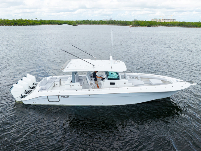 42 Lujo Yacht Photos Pics 