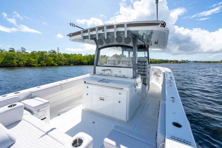 42 Lujo Yacht Photos Pics 