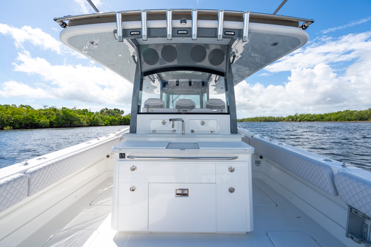 42 Lujo Yacht Photos Pics 