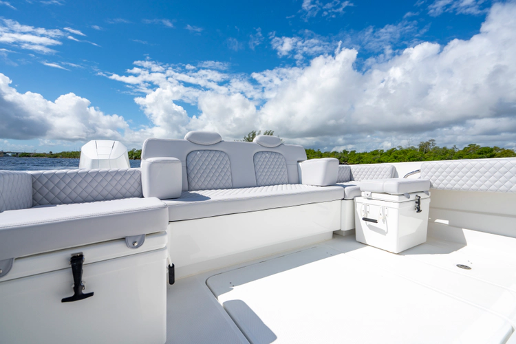 42 Lujo Yacht Photos Pics 