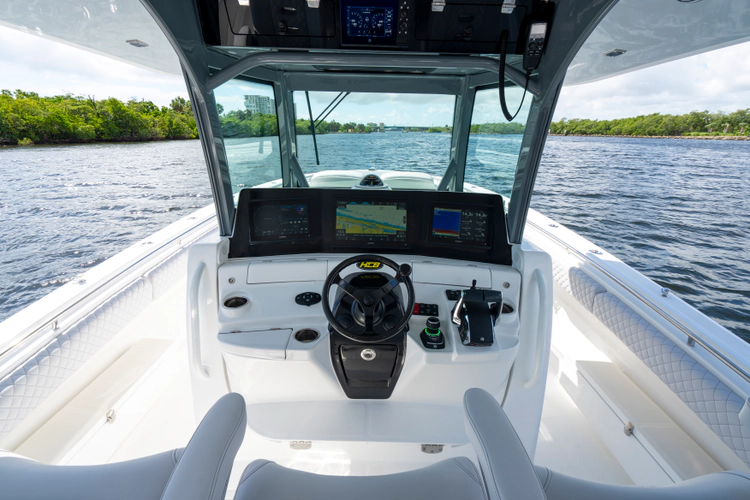 42 Lujo Yacht Photos Pics 