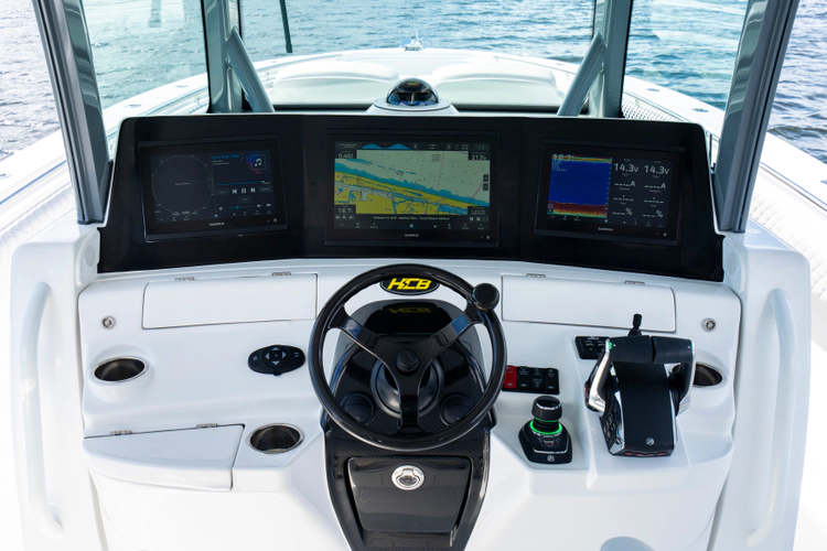 42 Lujo Yacht Photos Pics 