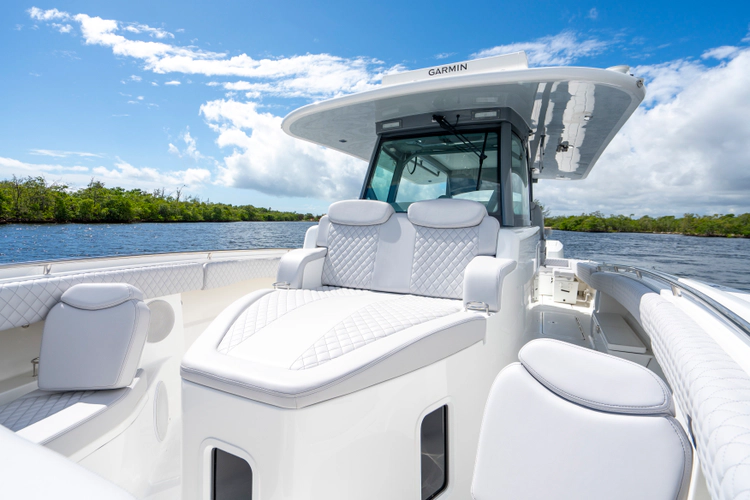 42 Lujo Yacht Photos Pics 