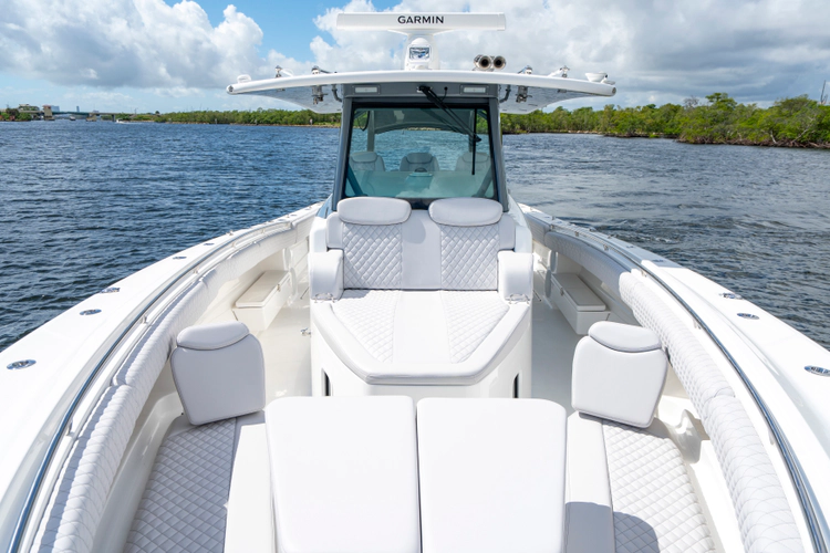 42 Lujo Yacht Photos Pics 