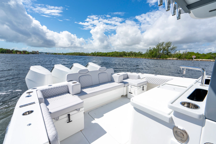 42 Lujo Yacht Photos Pics 