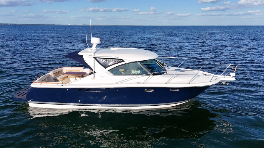 31' Tiara 2014