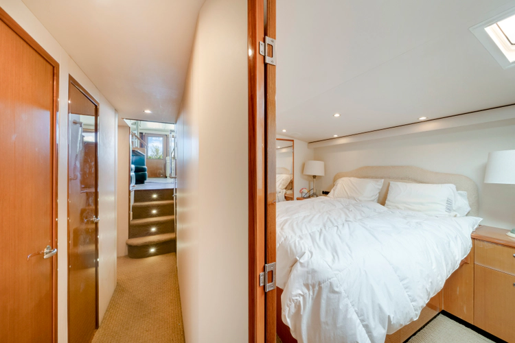 Amante Yacht Photos Pics 