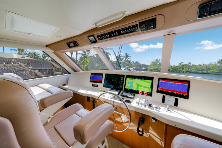 Amante Yacht Photos Pics 