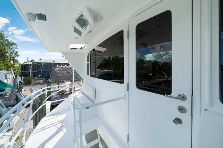 Amante Yacht Photos Pics 