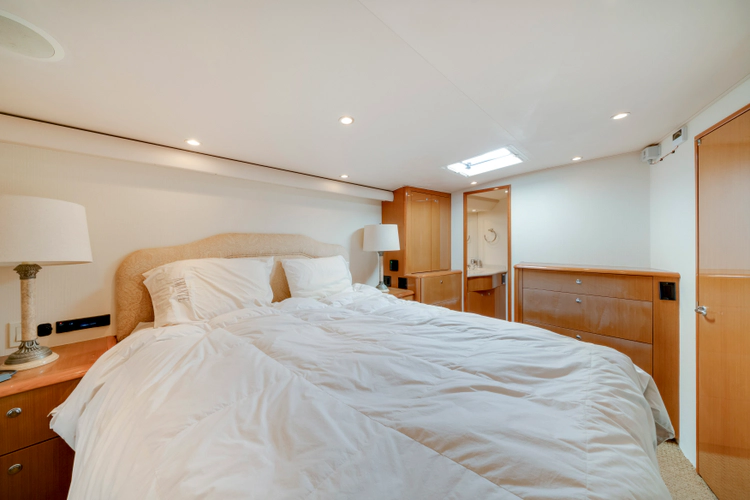 Amante Yacht Photos Pics 