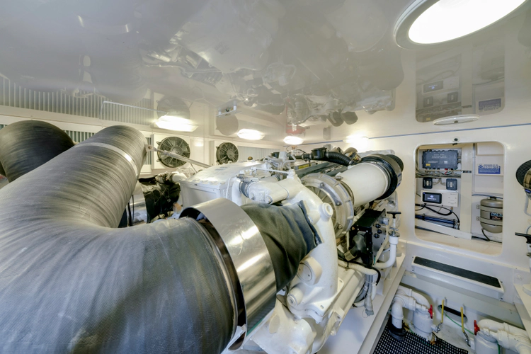 Amante Yacht Photos Pics 