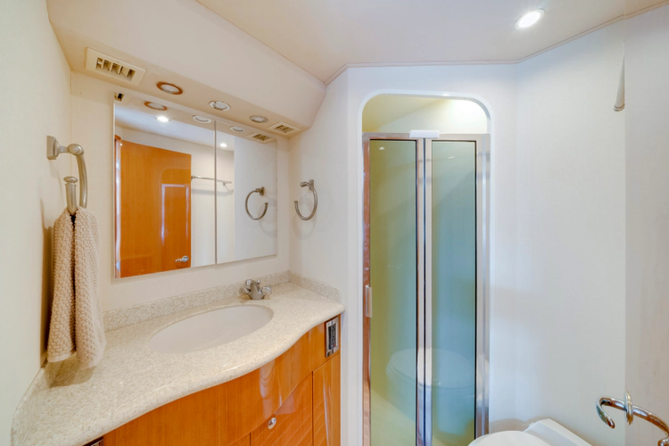 Amante Yacht Photos Pics 