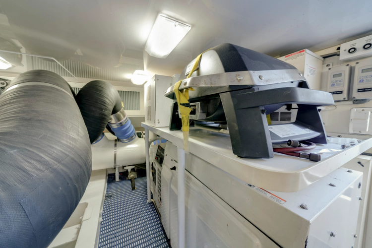 Amante Yacht Photos Pics 