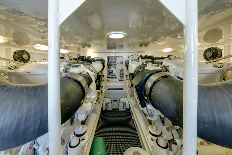 Amante Yacht Photos Pics 