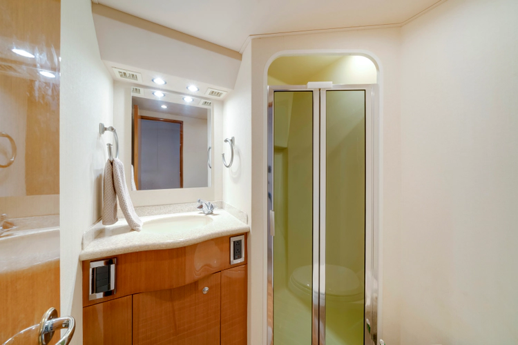 Amante Yacht Photos Pics 