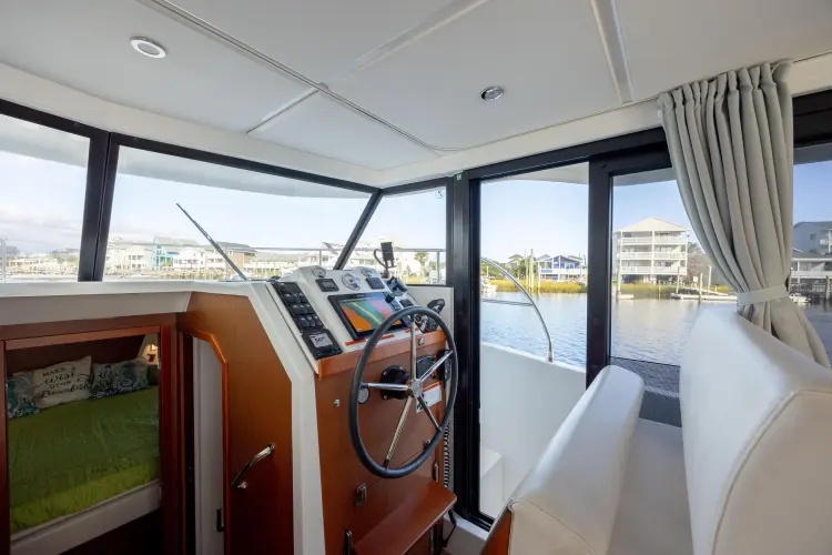 Smooth Yacht Photos Pics 