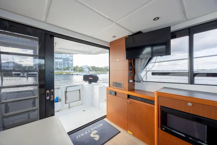 Smooth Yacht Photos Pics 