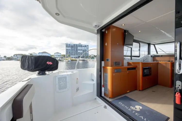 Smooth Yacht Photos Pics 