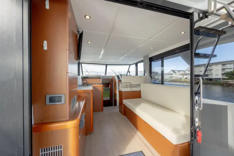 Smooth Yacht Photos Pics 