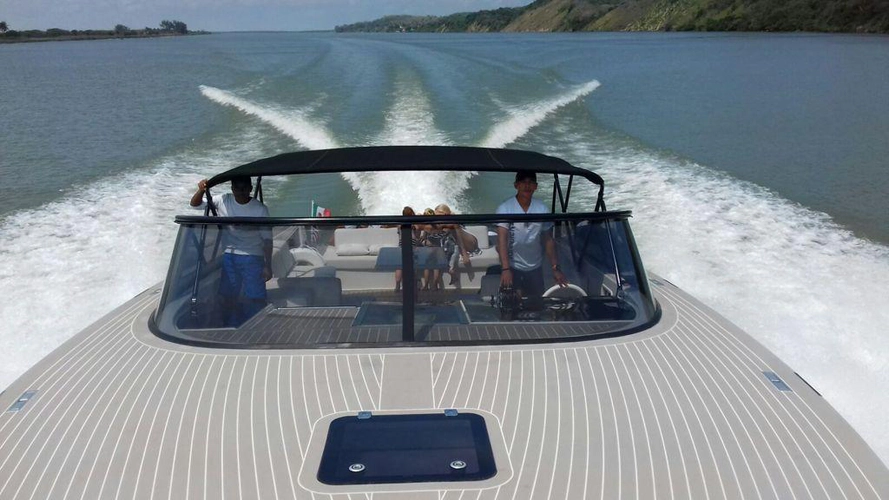 Geminis Yacht Photos Pics 