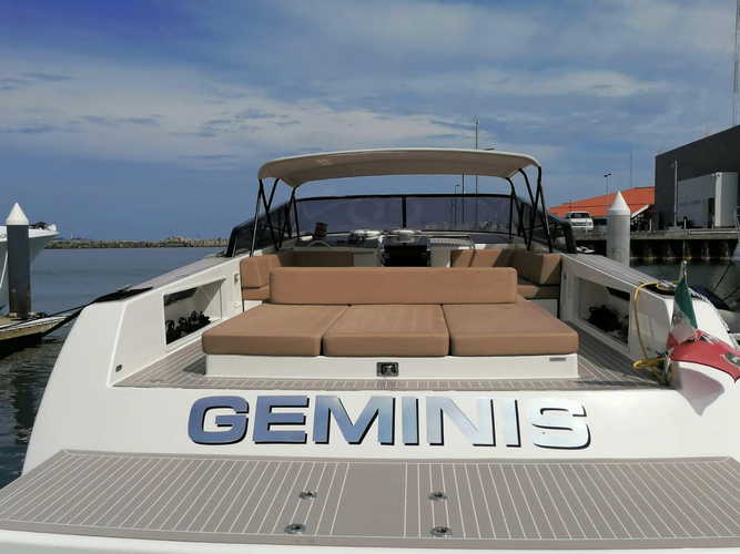 Geminis Yacht Photos Pics 