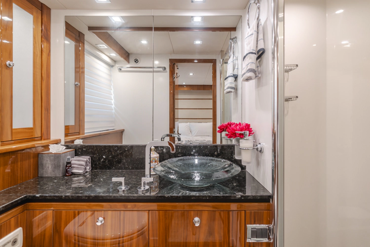 Indecent Proposal IV Yacht Photos Pics 