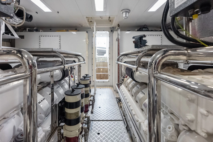 Satisfaction Yacht Photos Pics 