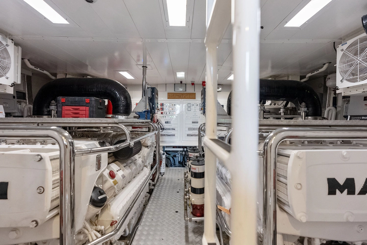 Satisfaction Yacht Photos Pics 