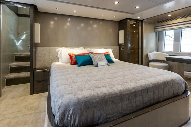 Satisfaction Yacht Photos Pics 