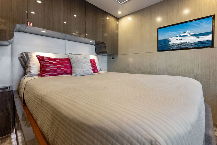 Satisfaction Yacht Photos Pics 