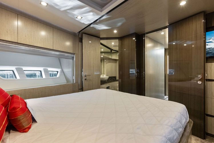 Satisfaction Yacht Photos Pics 