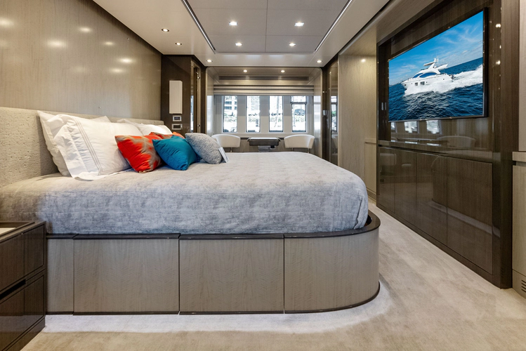 Satisfaction Yacht Photos Pics 