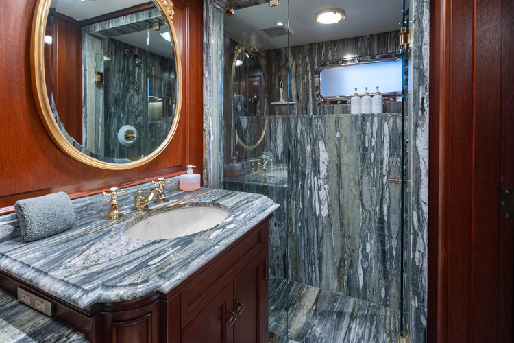 Marlinda Yacht Photos Pics 