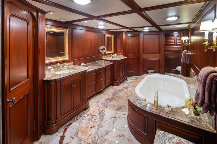 Marlinda Yacht Photos Pics 