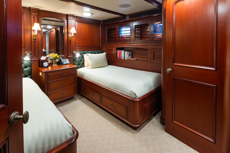 Marlinda Yacht Photos Pics 