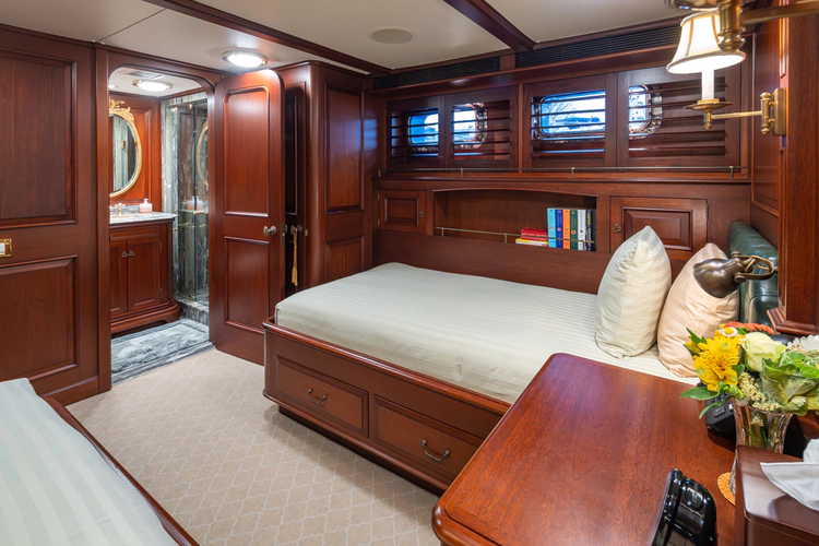 Marlinda Yacht Photos Pics 