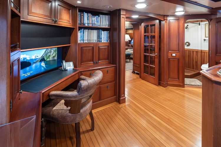 Marlinda Yacht Photos Pics 