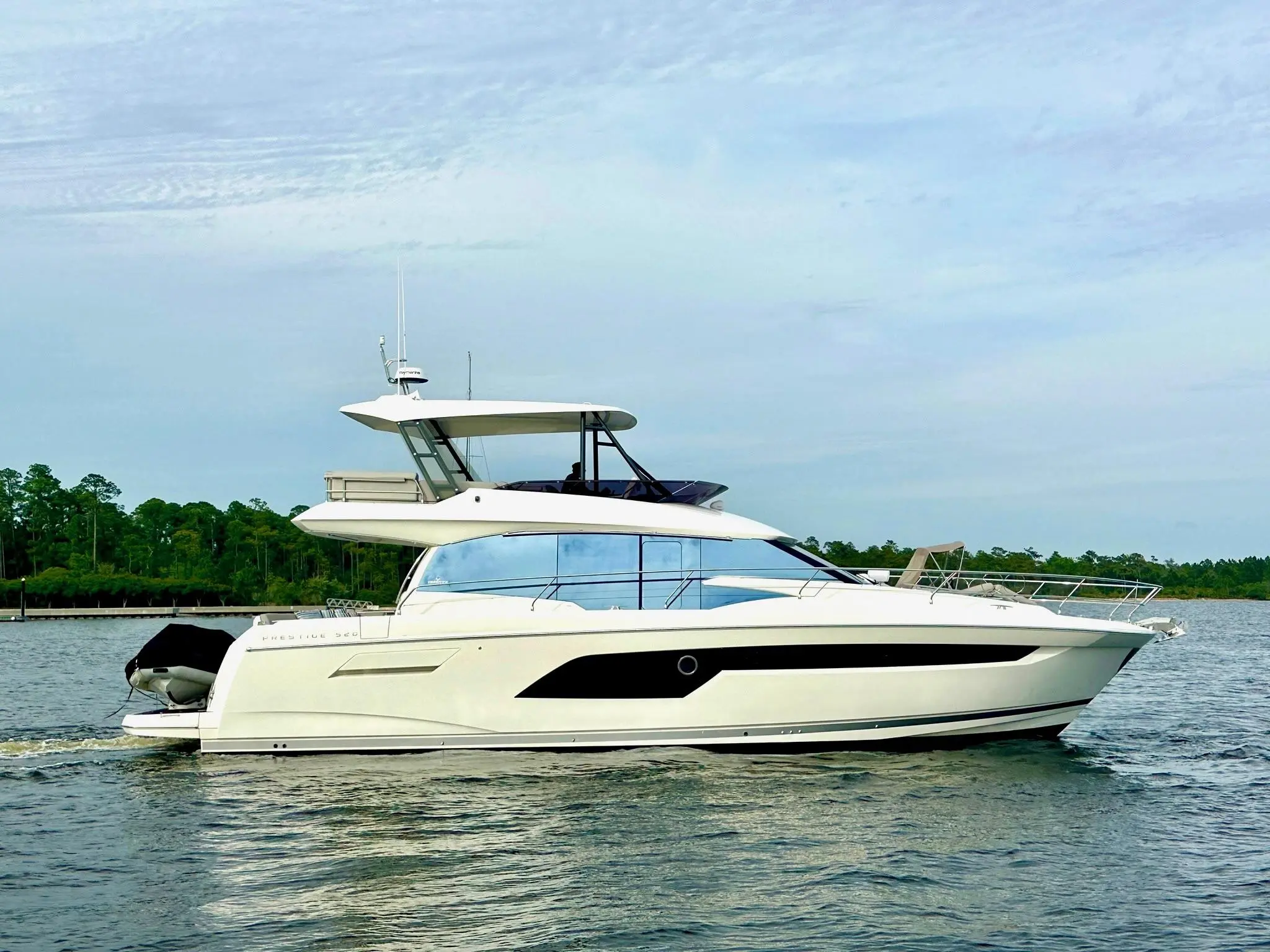 2019 Prestige 520 Flybridge
