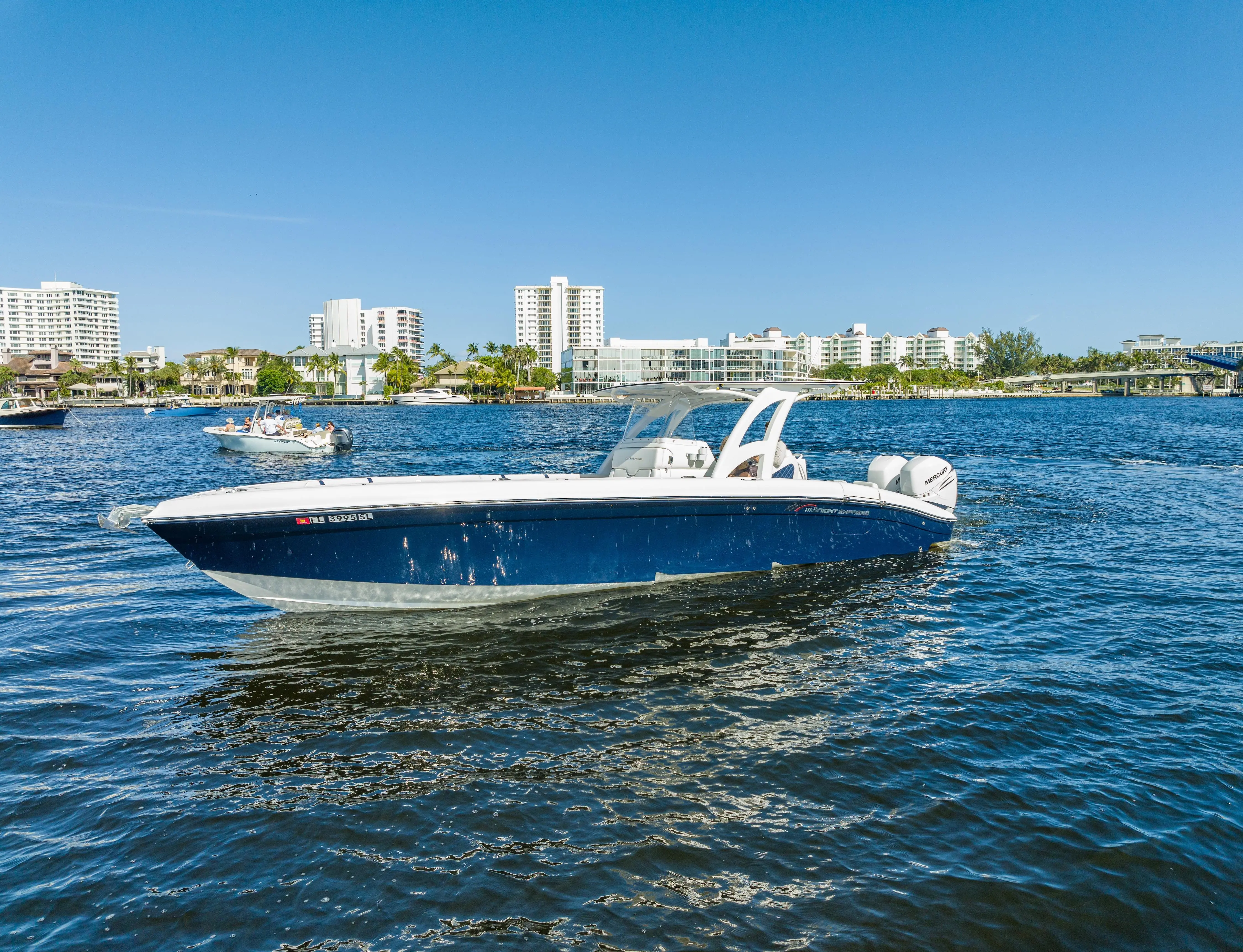 34' Midnight Express 2020 Open Center Console