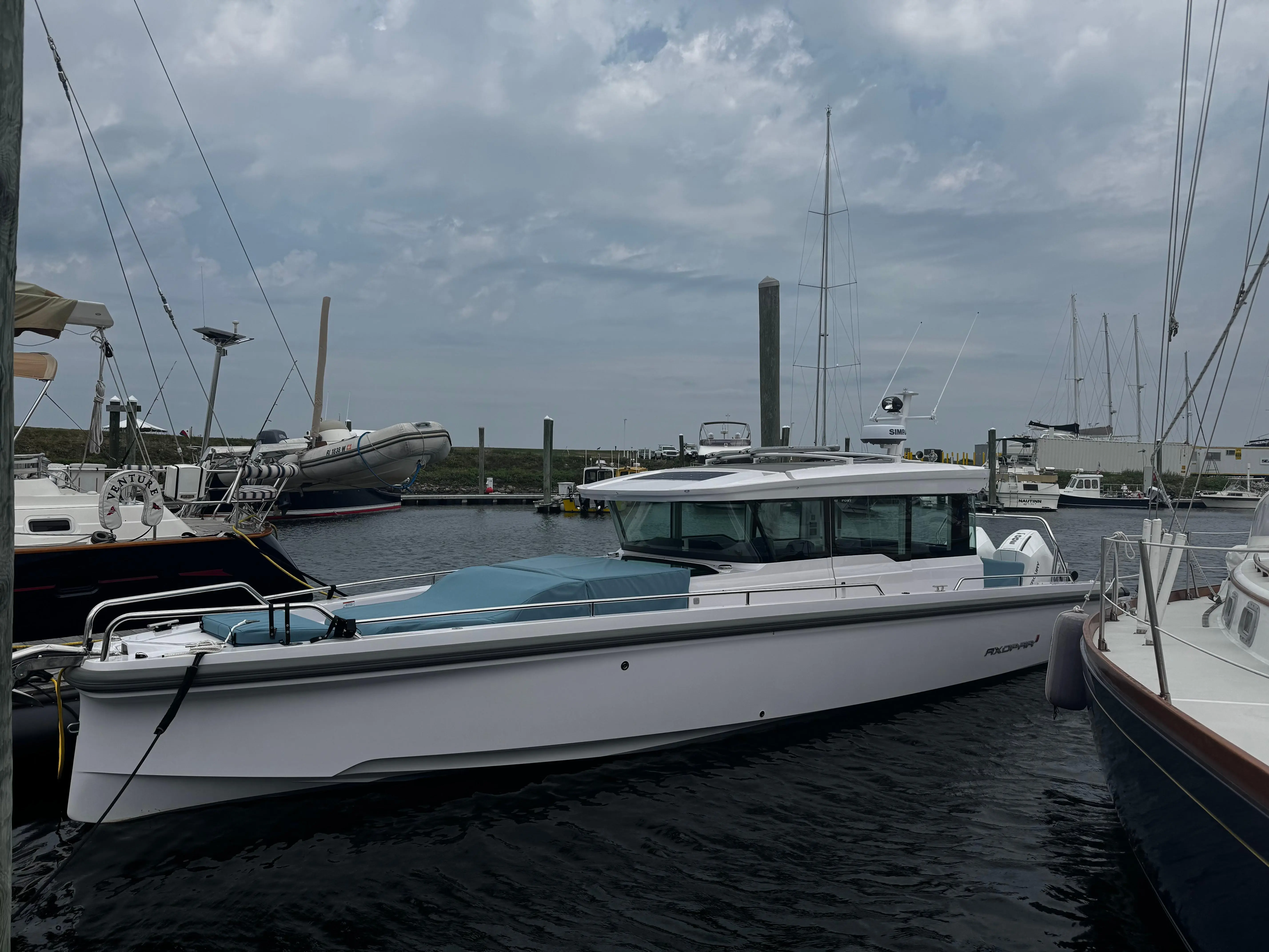 2024 Axopar 37 XC Cross Cabin O SEA D