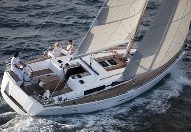 405 Dufour Review