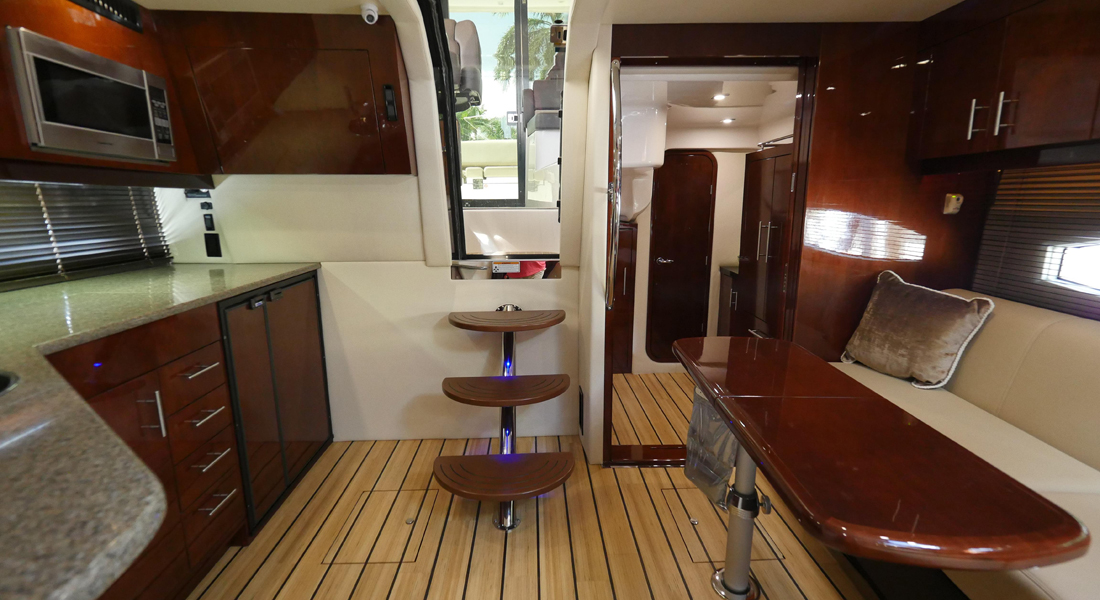 46 Regal 2015 yacht walkthrough video