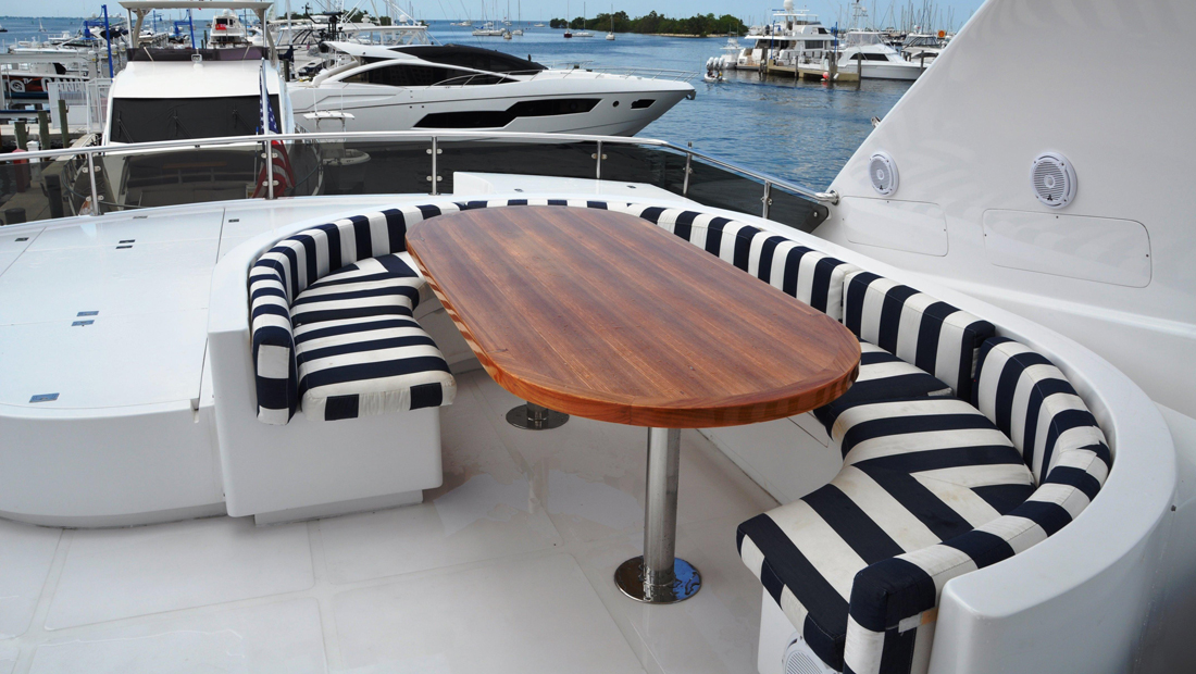 90 Eagle motoryacht MIA walkthrough video